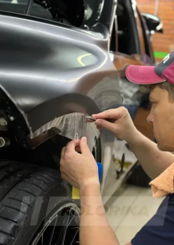 Оклейка антигравийной плёнкой автомобиля в Москве