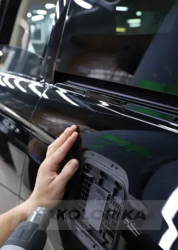 Оклейка глянцевой плёнкой автомобиля в Москве