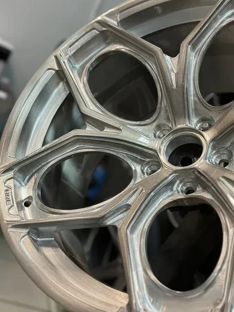Покраска кованых дисков BMW X6 в brushed под тонированным лаком